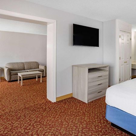 Days Inn & Suites By Wyndham Colonial Вильямсбург Экстерьер фото