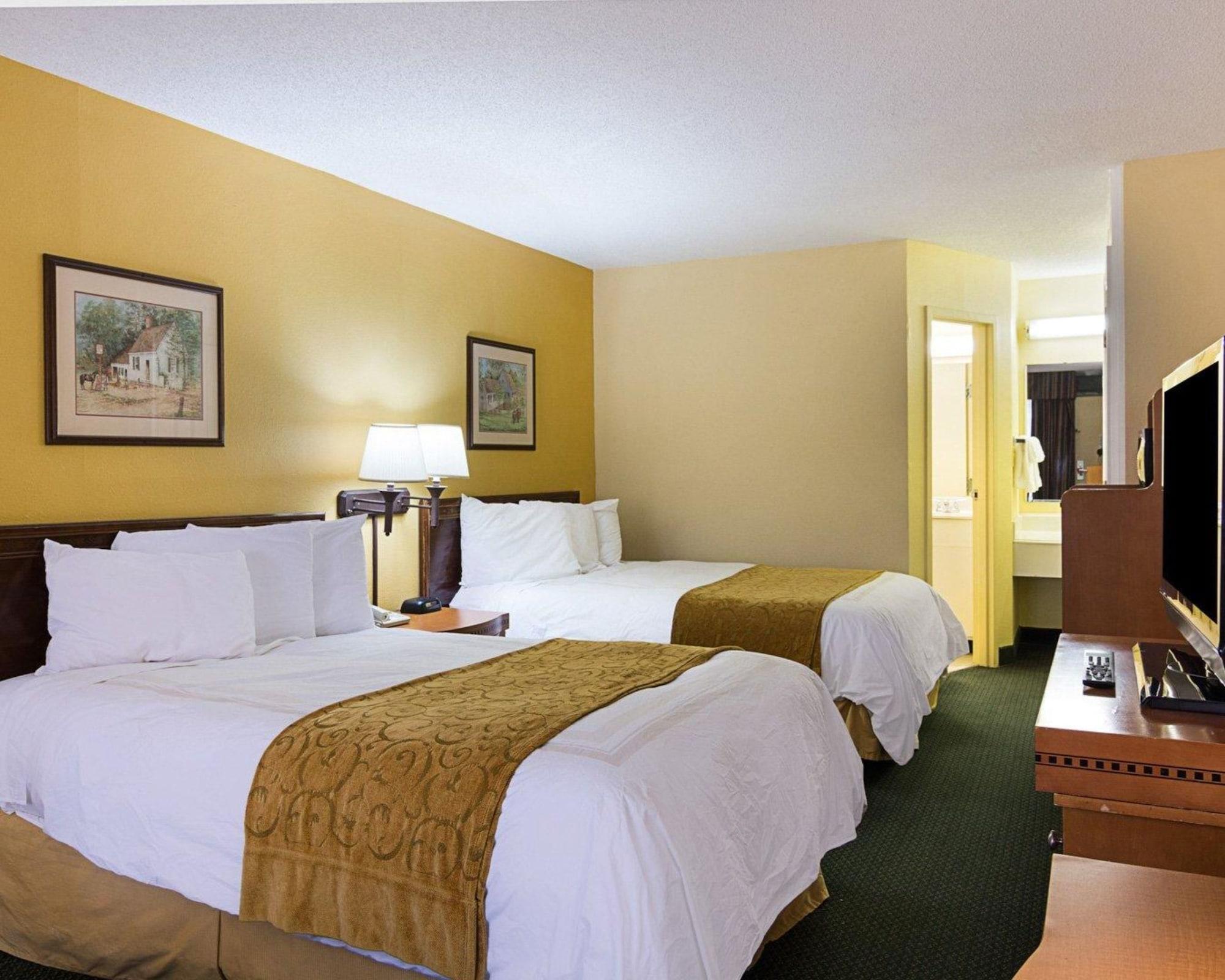 Days Inn & Suites By Wyndham Colonial Вильямсбург Экстерьер фото