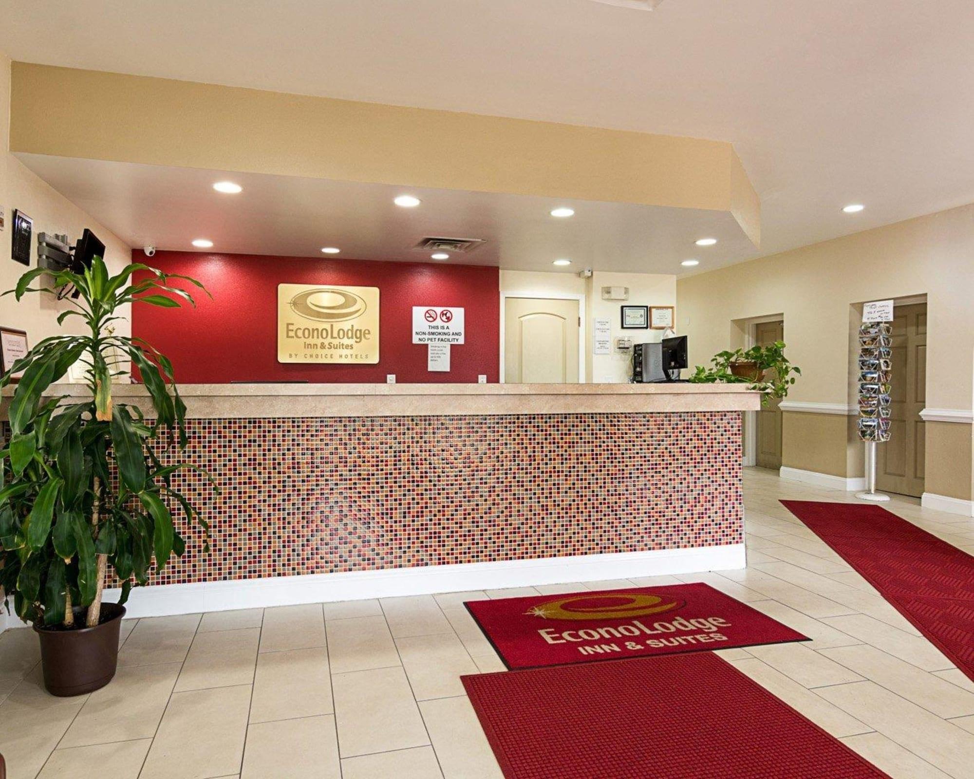 Days Inn & Suites By Wyndham Colonial Вильямсбург Экстерьер фото