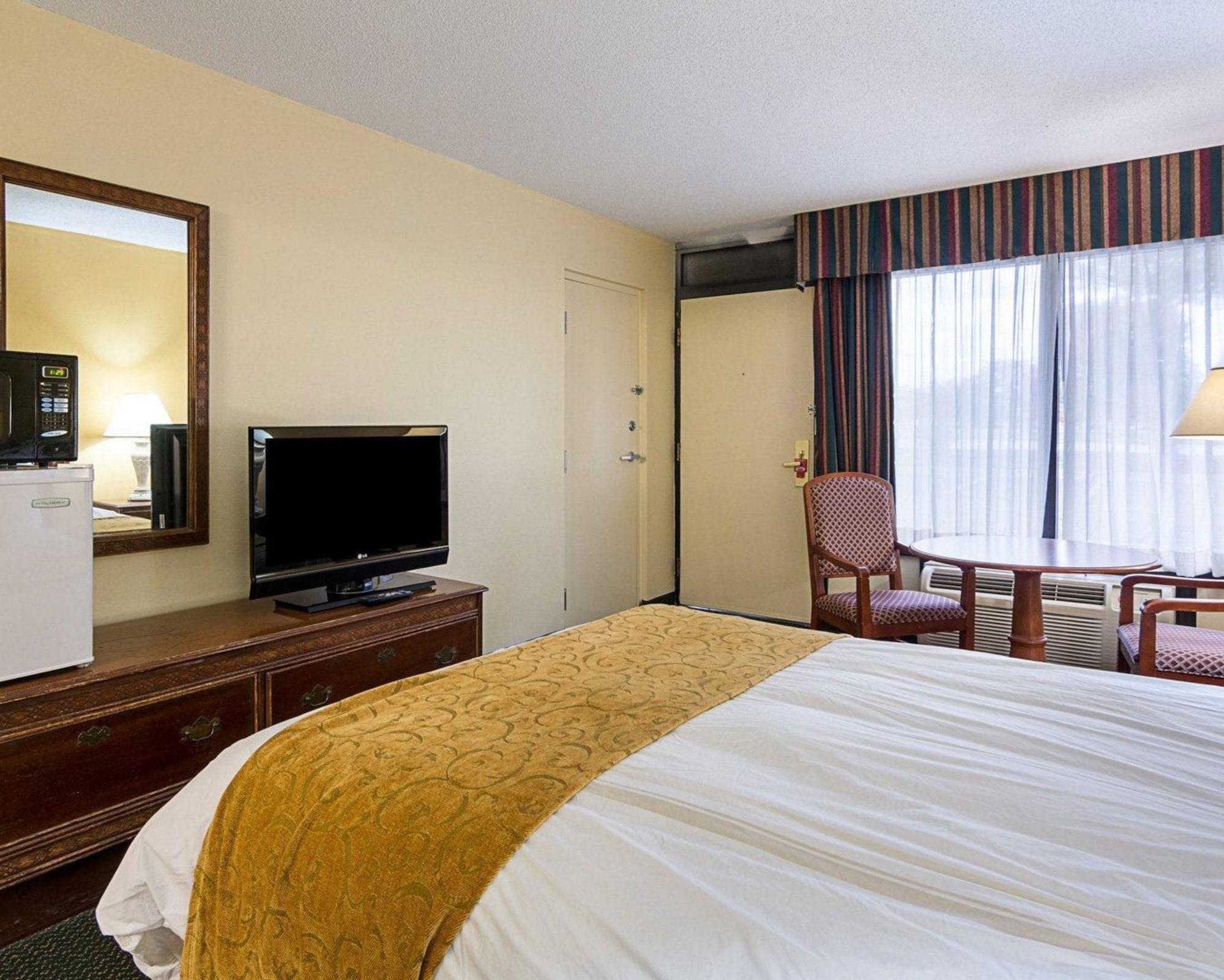 Days Inn & Suites By Wyndham Colonial Вильямсбург Экстерьер фото