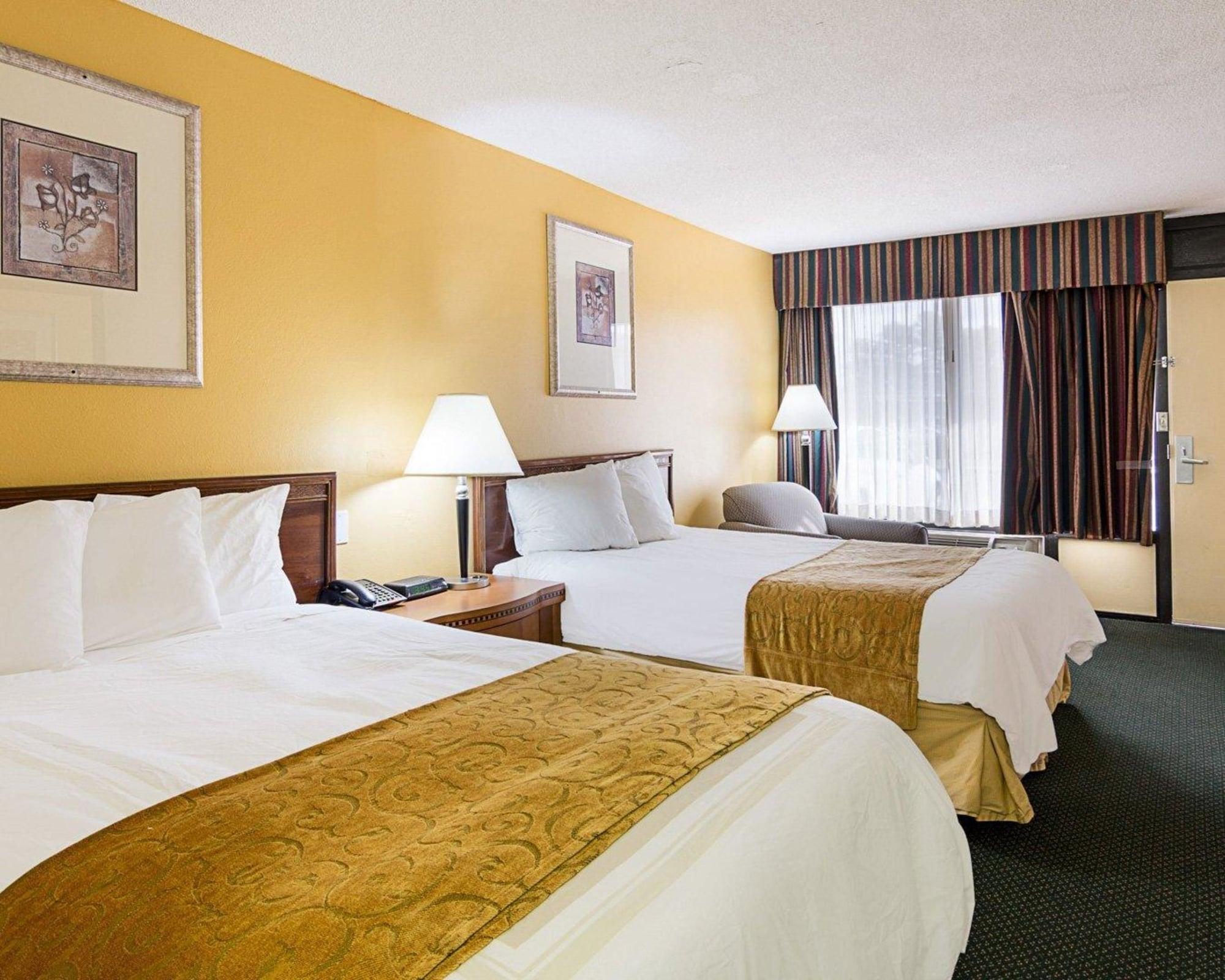 Days Inn & Suites By Wyndham Colonial Вильямсбург Экстерьер фото