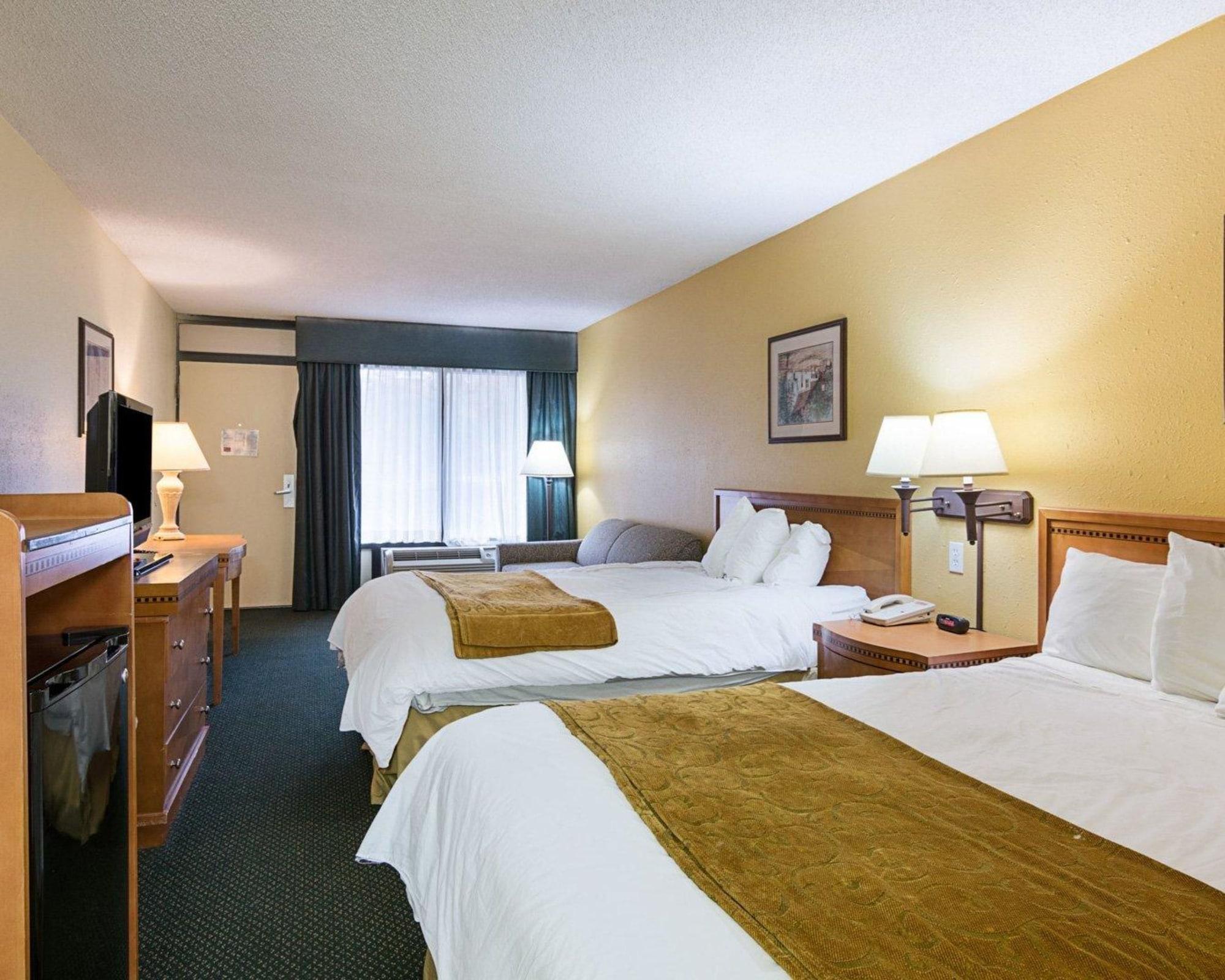 Days Inn & Suites By Wyndham Colonial Вильямсбург Экстерьер фото