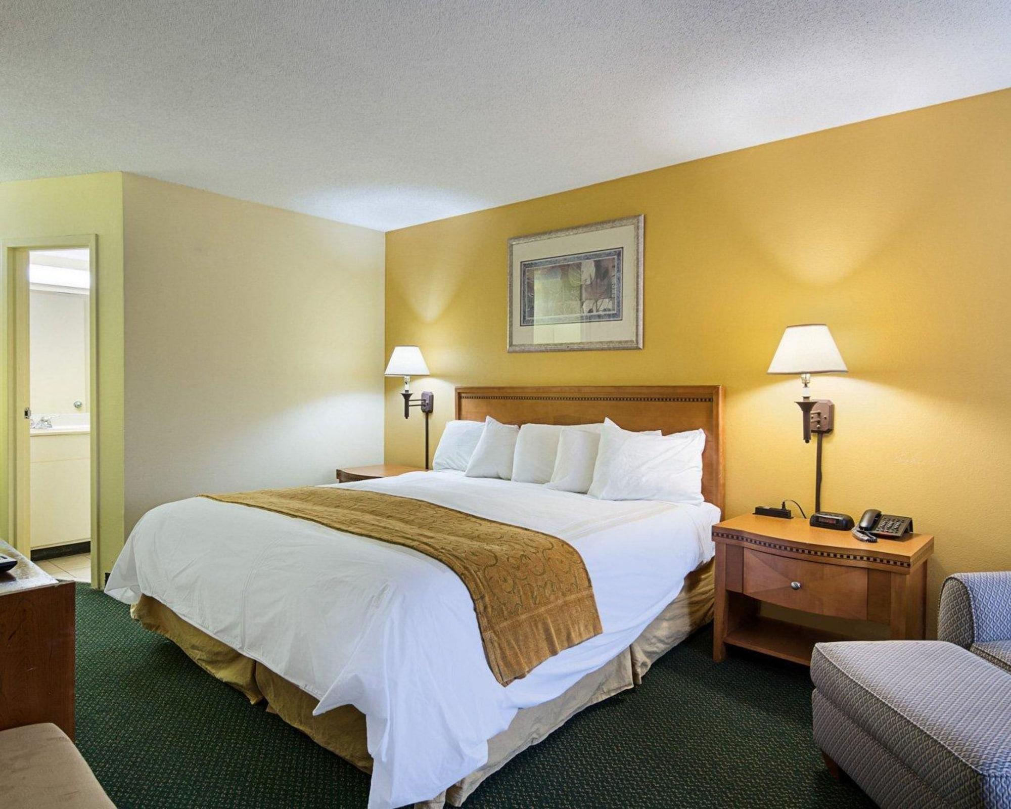 Days Inn & Suites By Wyndham Colonial Вильямсбург Экстерьер фото