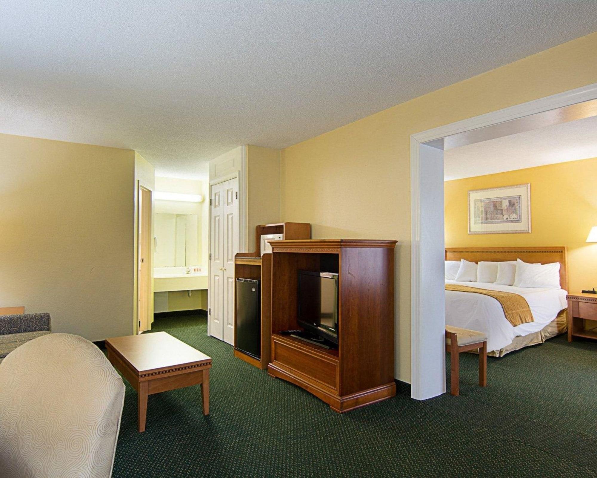 Days Inn & Suites By Wyndham Colonial Вильямсбург Экстерьер фото