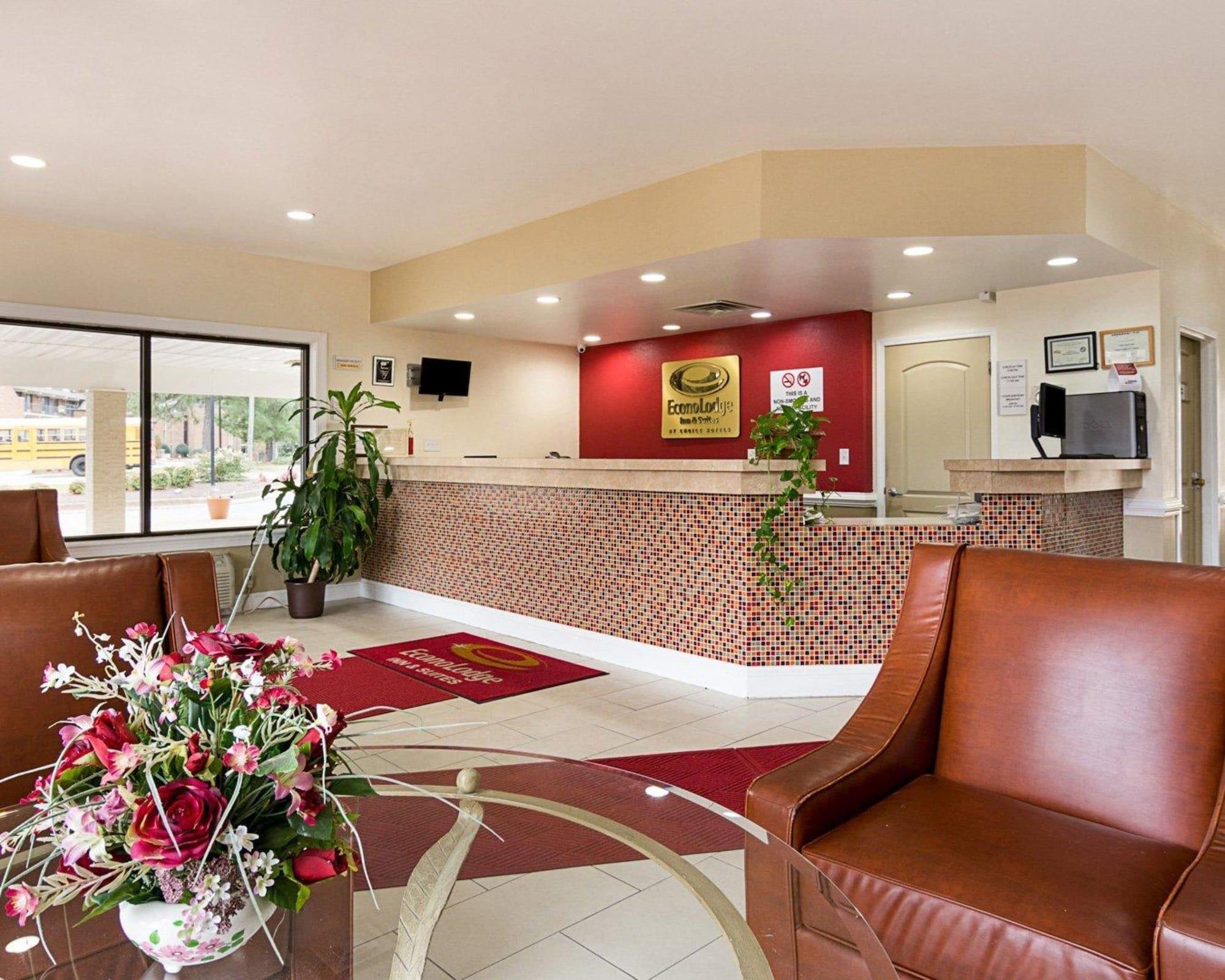 Days Inn & Suites By Wyndham Colonial Вильямсбург Экстерьер фото
