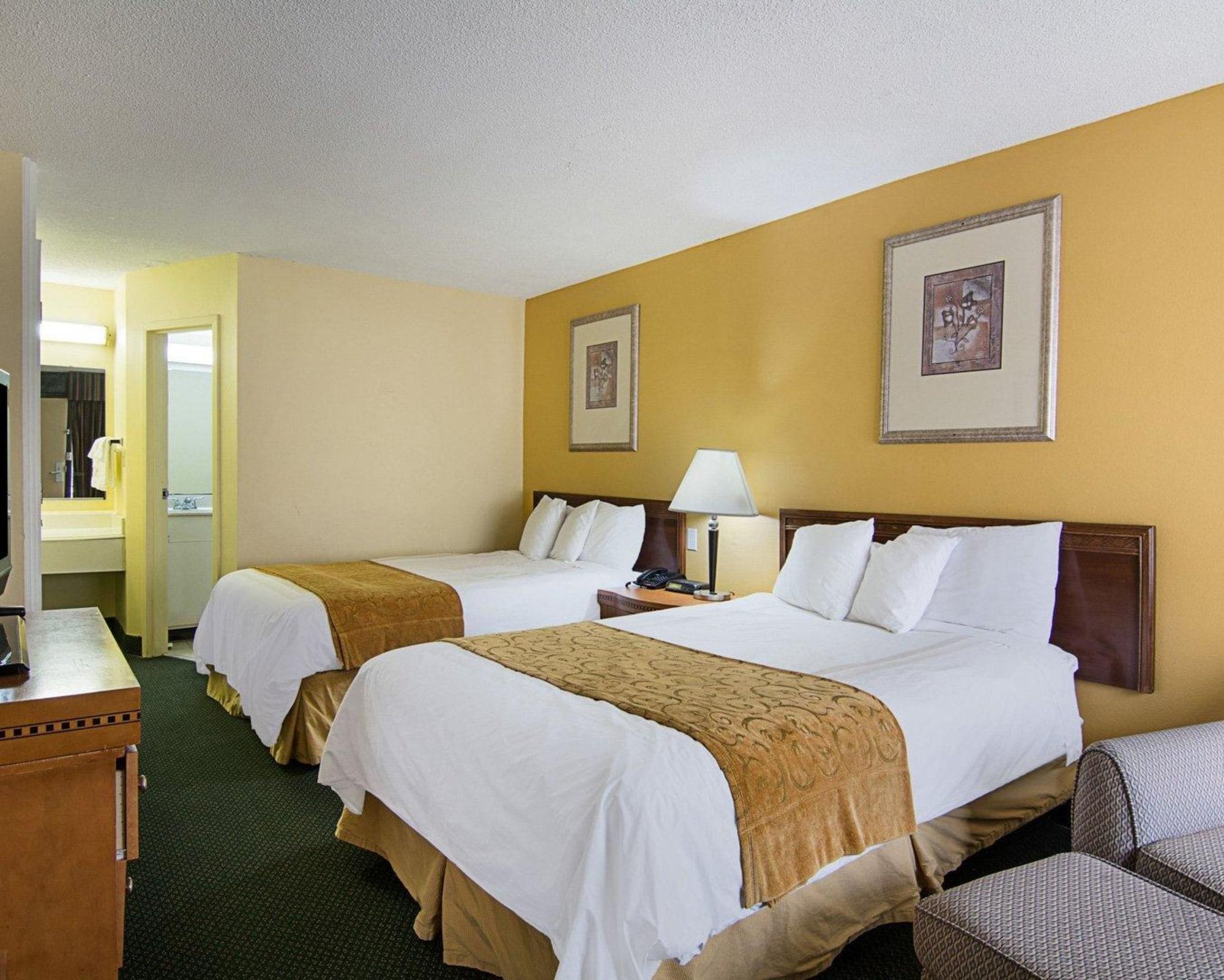 Days Inn & Suites By Wyndham Colonial Вильямсбург Экстерьер фото