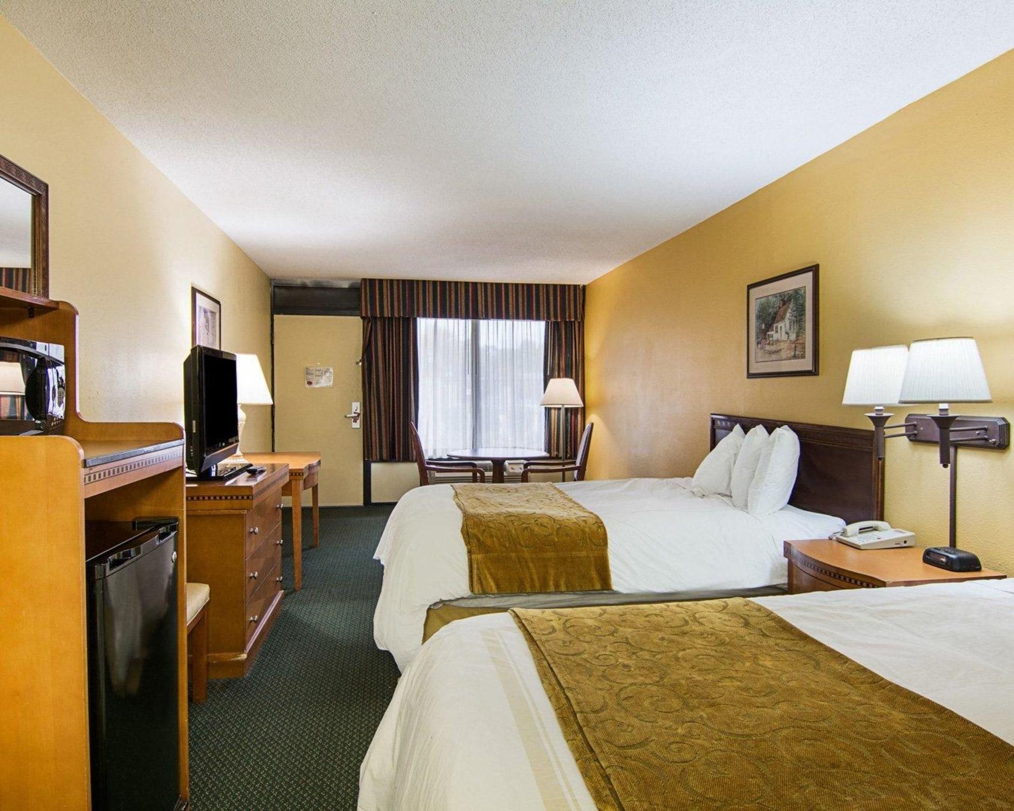 Days Inn & Suites By Wyndham Colonial Вильямсбург Экстерьер фото