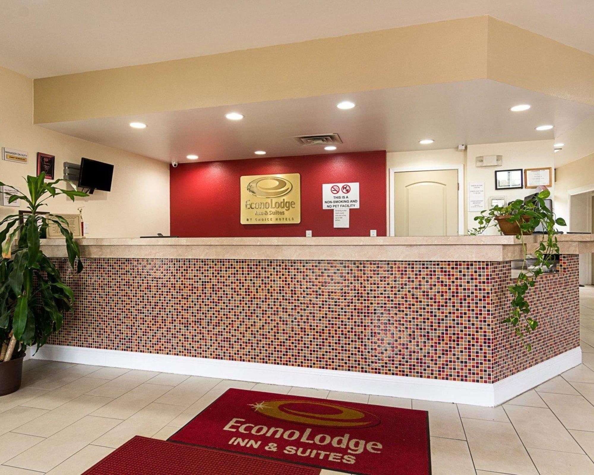 Days Inn & Suites By Wyndham Colonial Вильямсбург Экстерьер фото
