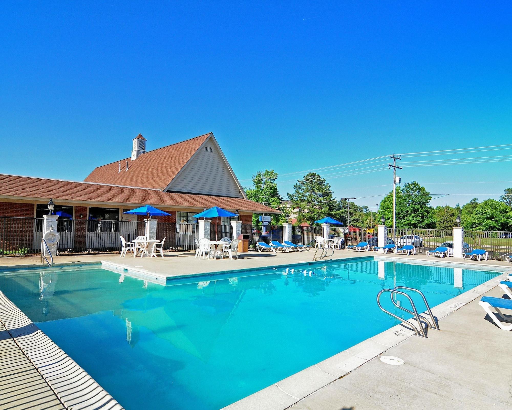 Days Inn & Suites By Wyndham Colonial Вильямсбург Экстерьер фото