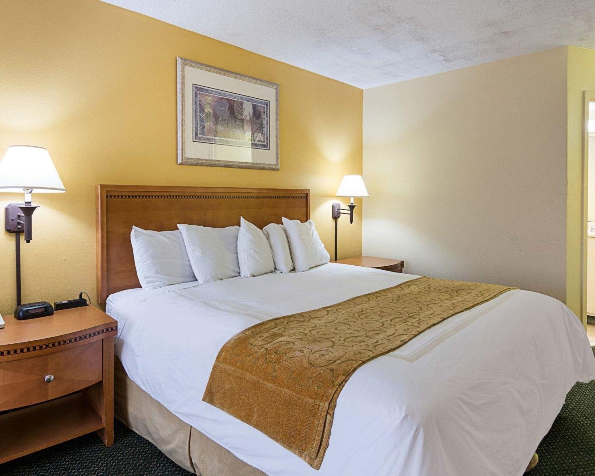 Days Inn & Suites By Wyndham Colonial Вильямсбург Экстерьер фото