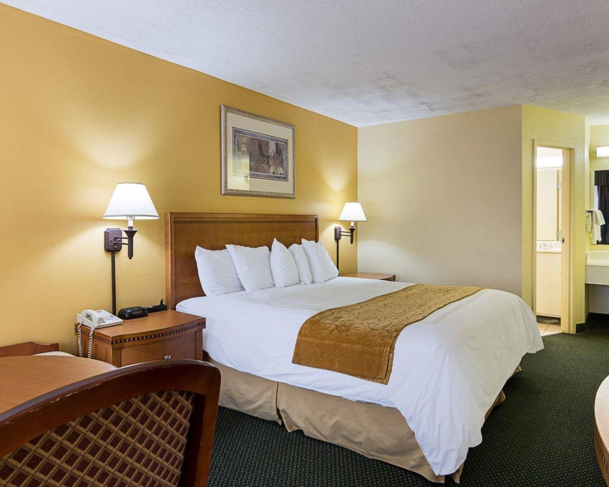 Days Inn & Suites By Wyndham Colonial Вильямсбург Экстерьер фото