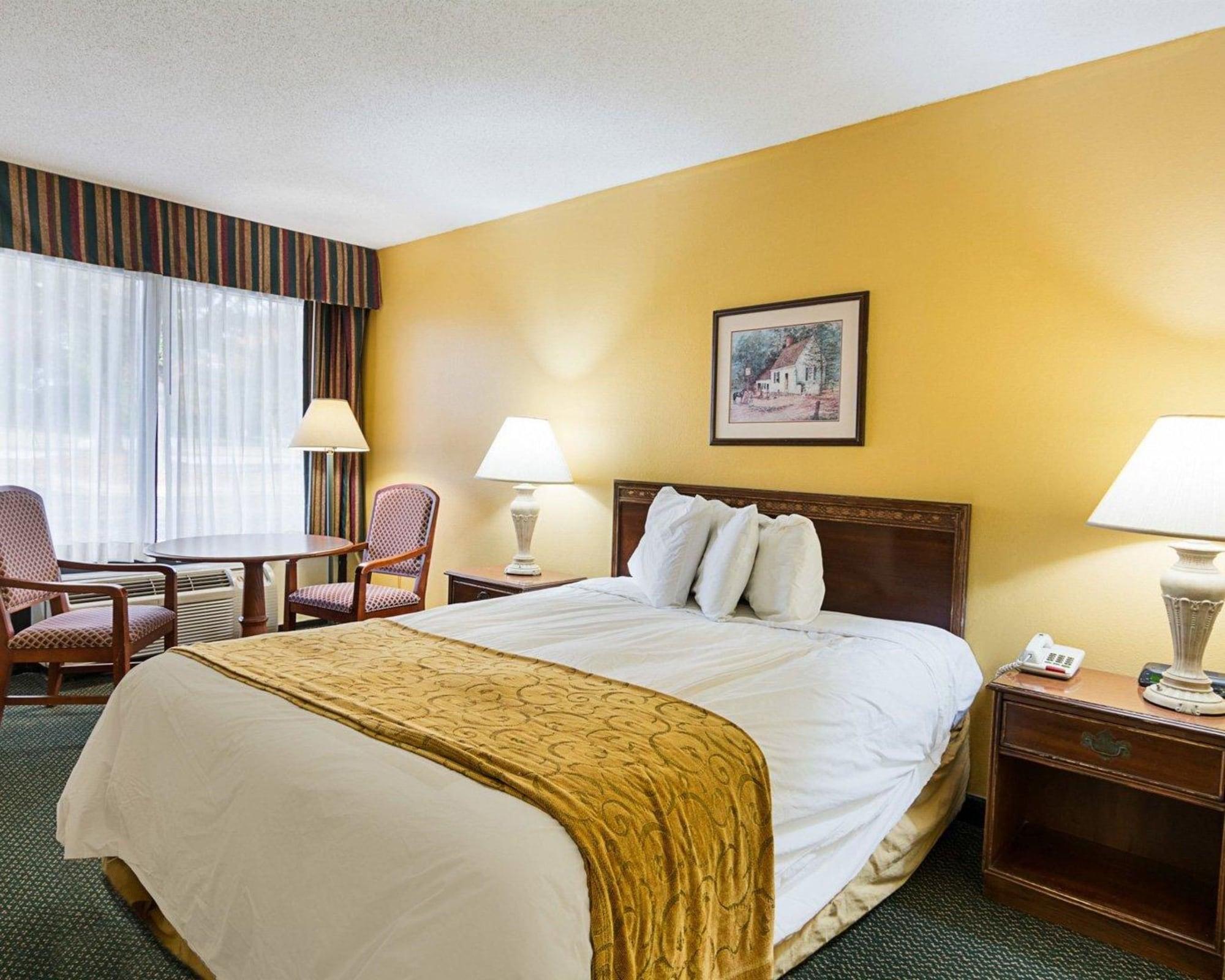 Days Inn & Suites By Wyndham Colonial Вильямсбург Экстерьер фото