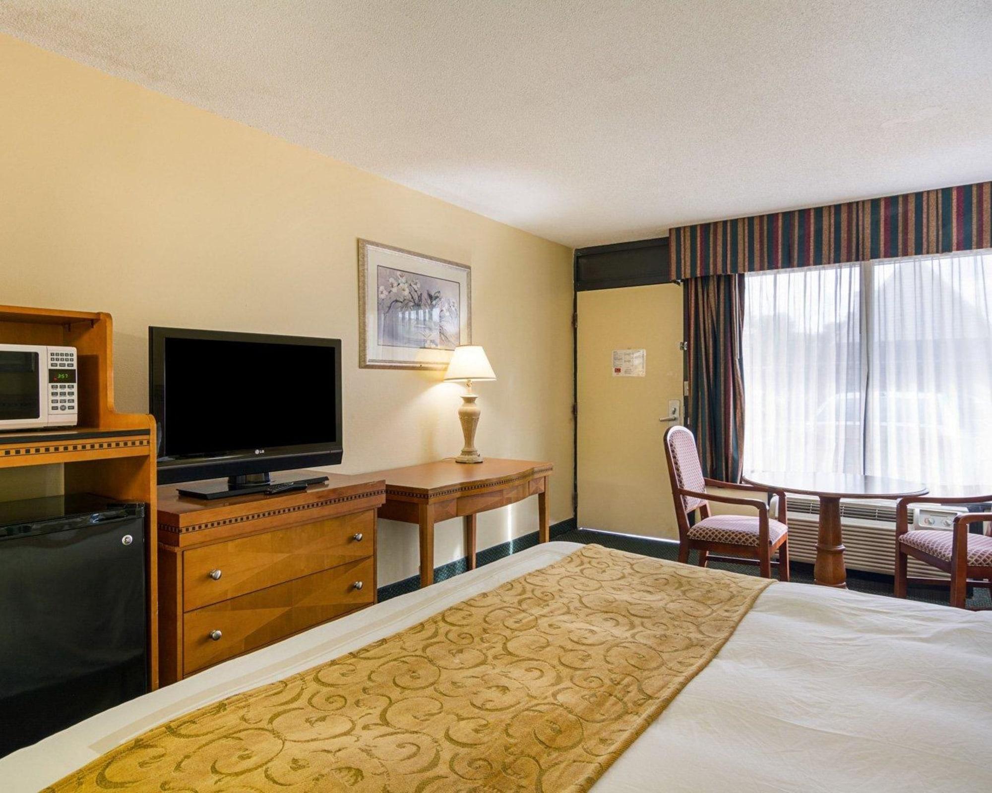 Days Inn & Suites By Wyndham Colonial Вильямсбург Экстерьер фото