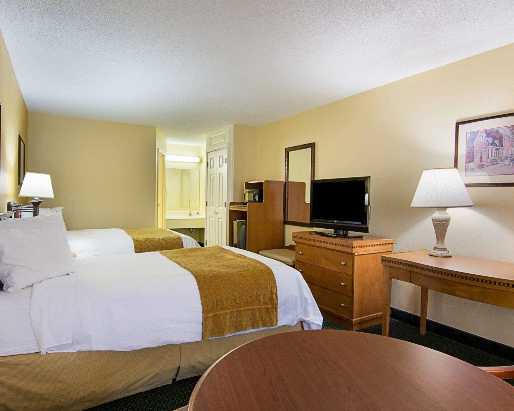 Days Inn & Suites By Wyndham Colonial Вильямсбург Экстерьер фото