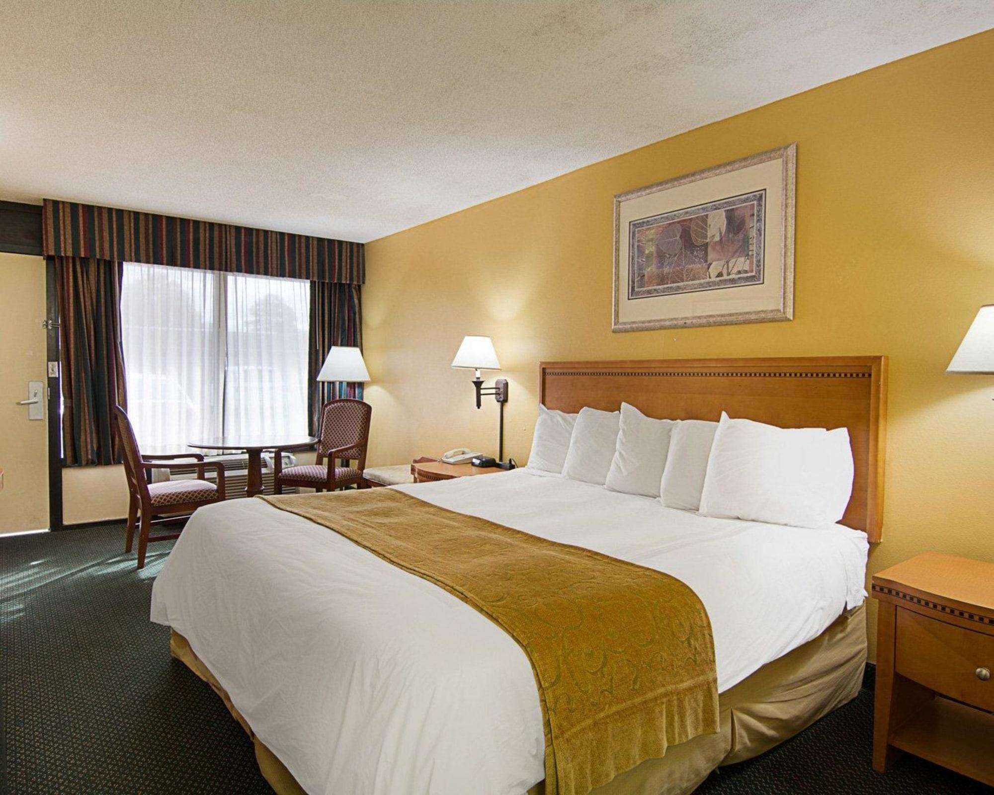 Days Inn & Suites By Wyndham Colonial Вильямсбург Экстерьер фото
