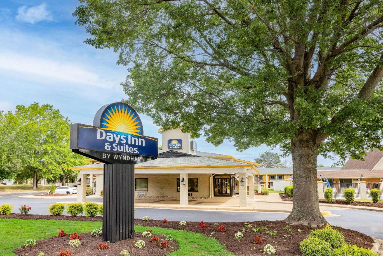 Days Inn & Suites By Wyndham Colonial Вильямсбург Экстерьер фото