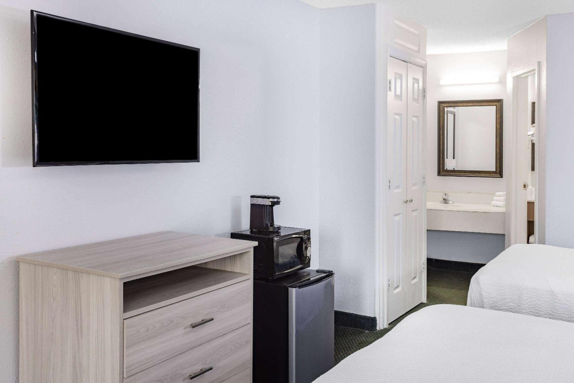 Days Inn & Suites By Wyndham Colonial Вильямсбург Экстерьер фото