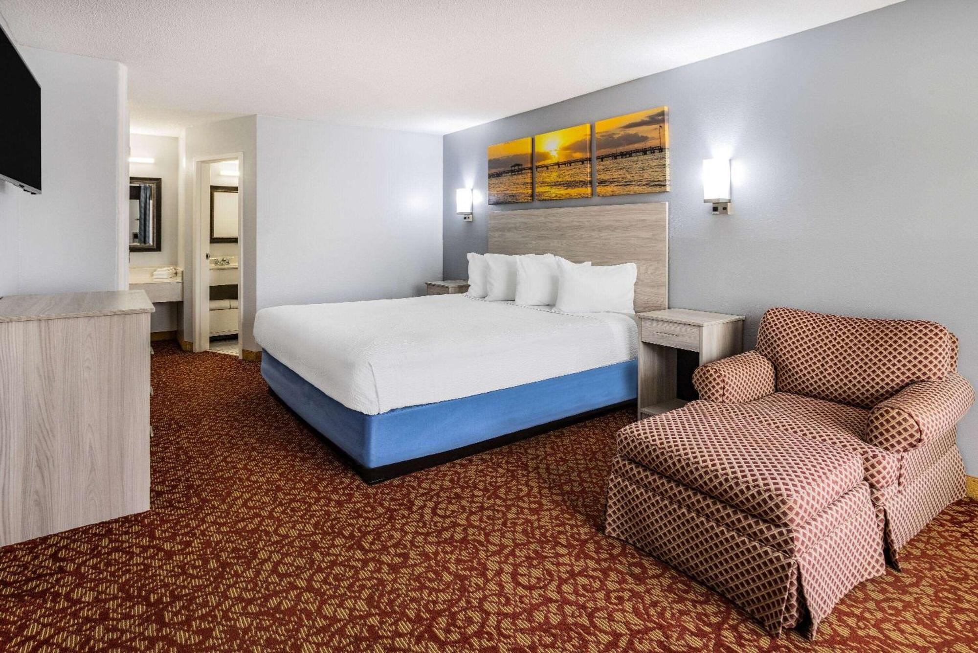 Days Inn & Suites By Wyndham Colonial Вильямсбург Экстерьер фото