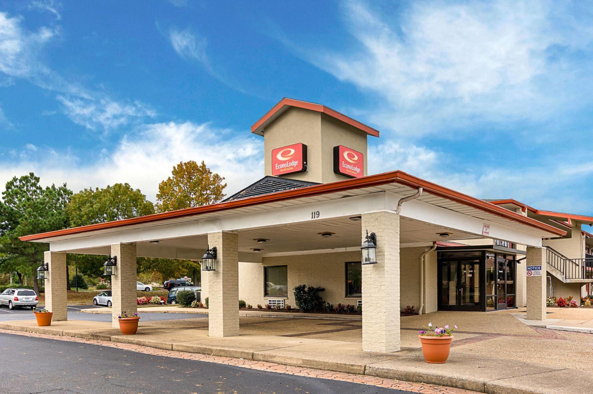 Days Inn & Suites By Wyndham Colonial Вильямсбург Экстерьер фото